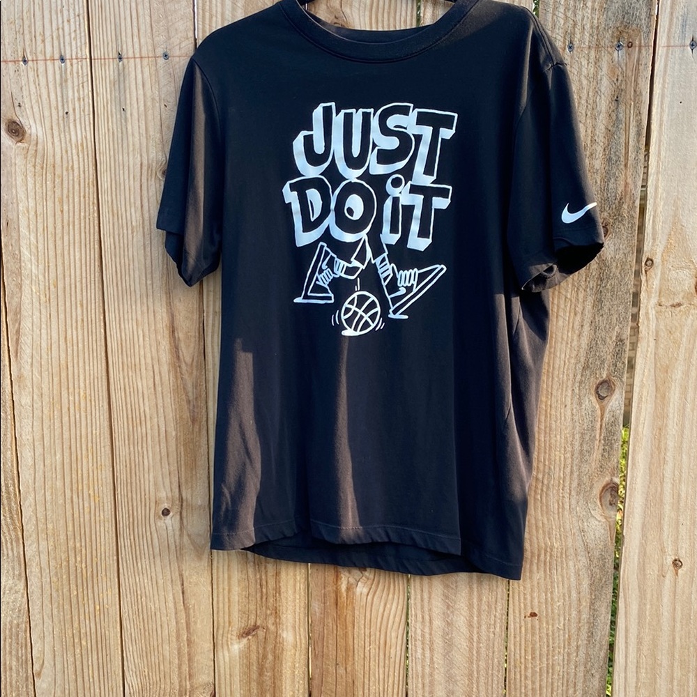 Nike Men’s Black Graphic T-Shirt